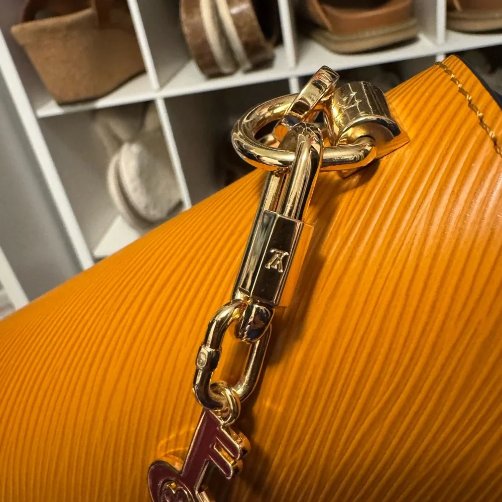 Epi twist bag - Picture 8 of 13